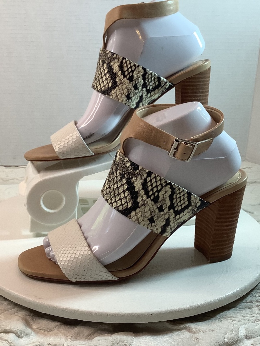EUC Vince Camuto Warma sandal sz.8.5 snake print peep toe heel
